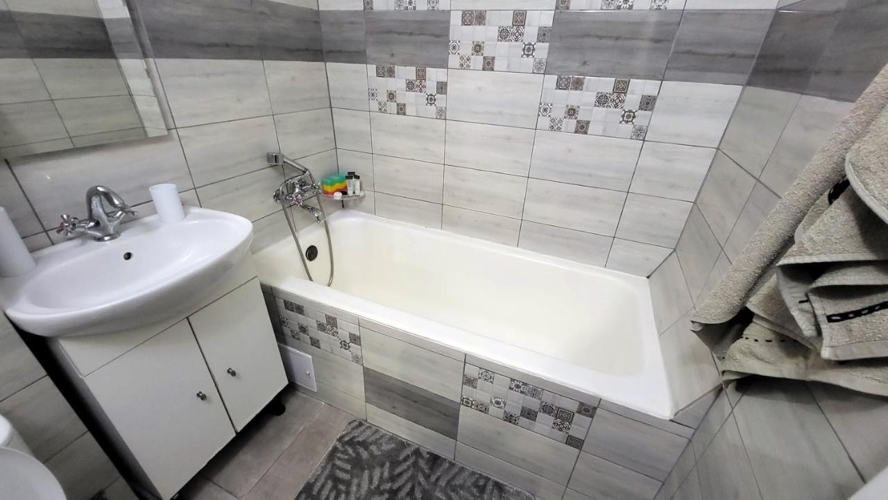 Apartament Navi Onesti Eksteriør billede